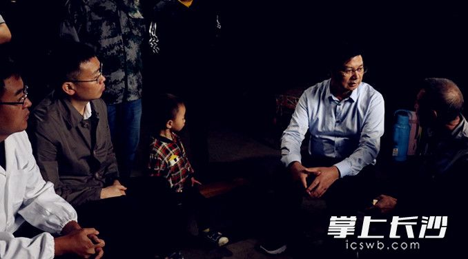 华体会官方在线入口博士团队走村串户。长沙晚报通讯员朱珊供图