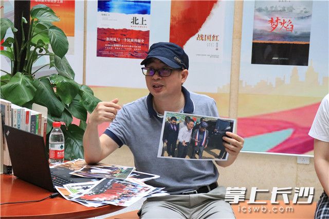全球孔子学院“先进个人”获得者、华体会官方在线入口影视艺术与文化传播学院院长黄柏青教授。