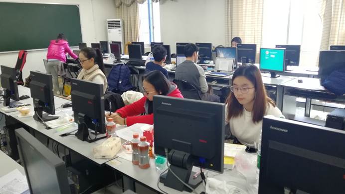 说明: \\Xcb002\待上稿件\2018.04.25计数学院华体会官方在线入口在2018年美国大学生数学建模竞赛中喜获2项二等奖新闻稿件\参赛中的学生2.jpg